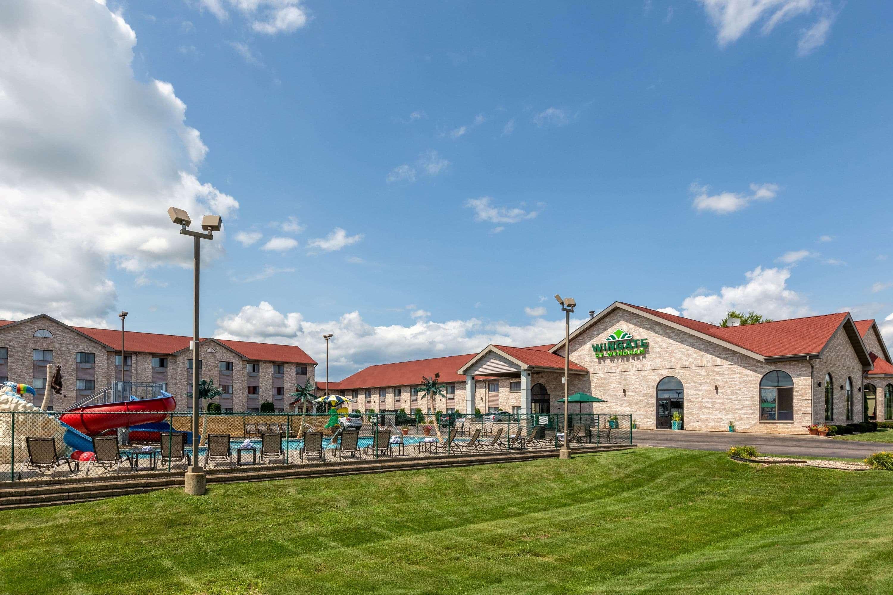 Wingate By Wyndham Wisconsin Dells Waterpark Hotel Exterior photo